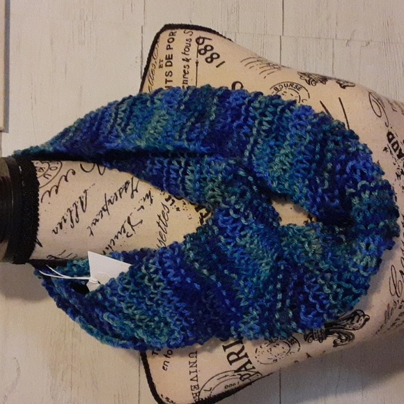 Sunflower Country Candles and Gifts Accessories - Handknitted Garter Stitch Infinty Scarf